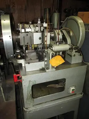 8505-100 OMBI Model FRT10 Boston Link Chain Making Machine