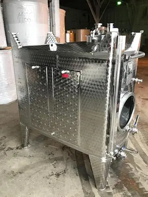 New Stock Letina 265 Gallon / 1000L Jacketed Square Storage Tote Tank