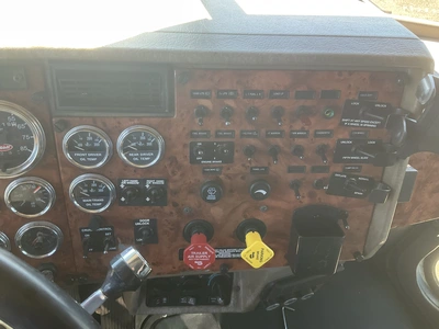 USED 2000 PETERBILT 379