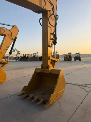 USED 2022 CATERPILLAR 323D3