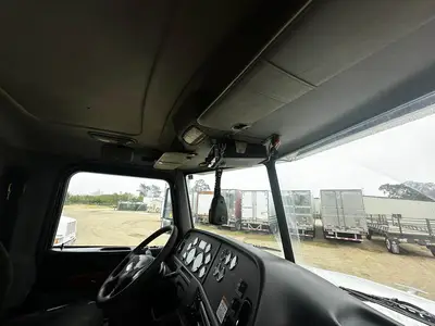 USED 2011 PETERBILT 384