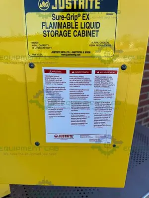 USED JUSTRITE 4 GALLON FLAMMABLE LIQUID STORAGE CABINET W/ SOFT CLOSE DOORS, KEY
