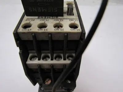 Siemens 3TH8280-0A AC 600V  Contactor 220V Coil 8 N.O. Contacts