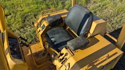 USED 1985 DEERE 450E