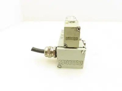 Numatics 122BA4Z2ML00061 Pneumatic Solenoid Valve w/Manifold Base 24VDC