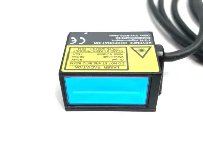 USED KEYENCE ULTRA SMALL DIGITAL BARCODE READER, STANDARD TYPE, FRONT RASTER