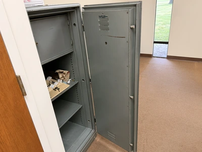 Used DIEBOLD 900 SERIES SAFE Safes Michigan US | Miedema Asset Management Group #1320800