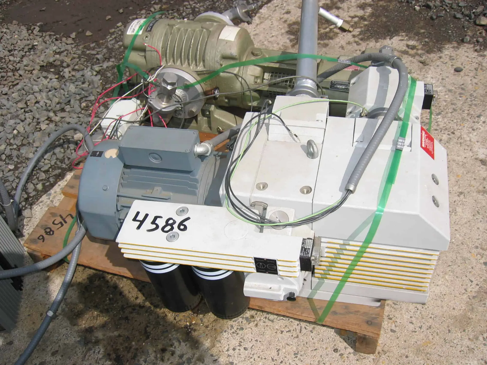 USED LEYBOLD D40 BCS