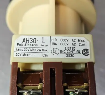 FUJI ELECTRIC AH30-L-G11L3 Command Switch. Loc4E-28