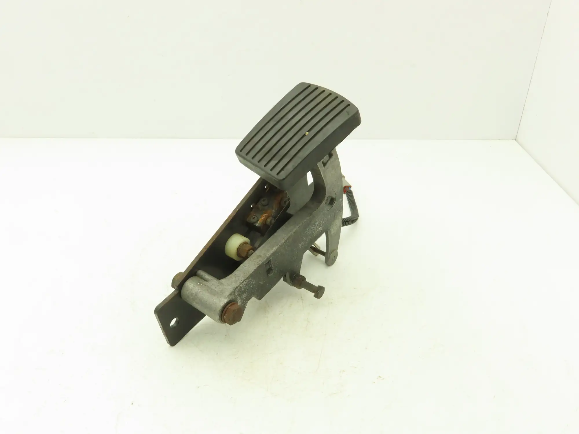 Yale Forklift Throttle Accelerator Pedal Bracket/Potentiometer ERC060GHN36TE084