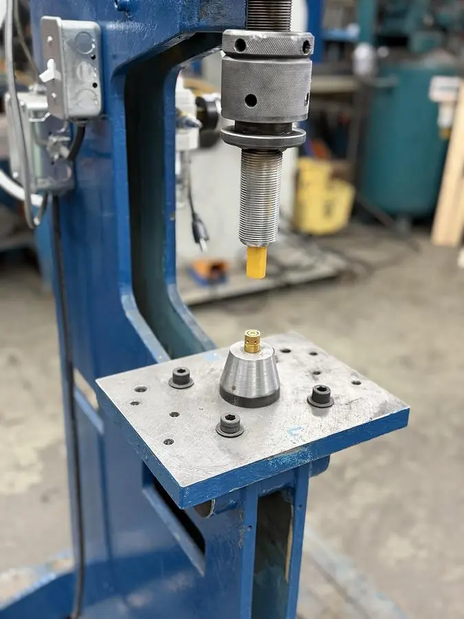 USED BTM CLINCHING MACHINE