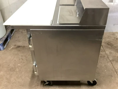 152-0220 Beverage-Air SP72-18C Sandwich/Salad Prep Table
