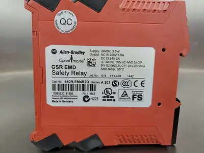 USED Allen-Bradley 440R-EM4R2D Ser A 202 GSR EMD Safety Relay