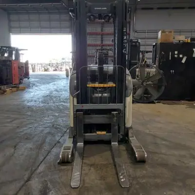 USED 2019 CROWN RR5725-45