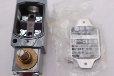 ALLEN-BRADLEY 802T-H2 SWITCH LIMIT OIL TIGHT SERIES C #K-2274