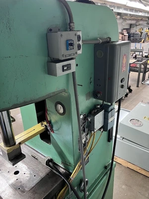 Used _UNKNOWN_ _UNKNOWN_ C-Frame Presses Michigan US | Miedema Asset Management Group #1371733