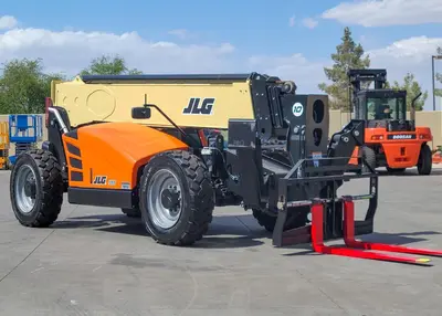 NEW 2025 JLG 1055