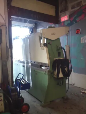 Used Accurpress 80-ton × 10-ft Hydraulic Press Brake Press Brakes Quebec CA | Machineco #1256243