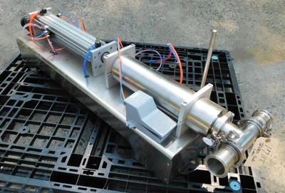 USED SINGLE PISTON FILLER TABLE TOP