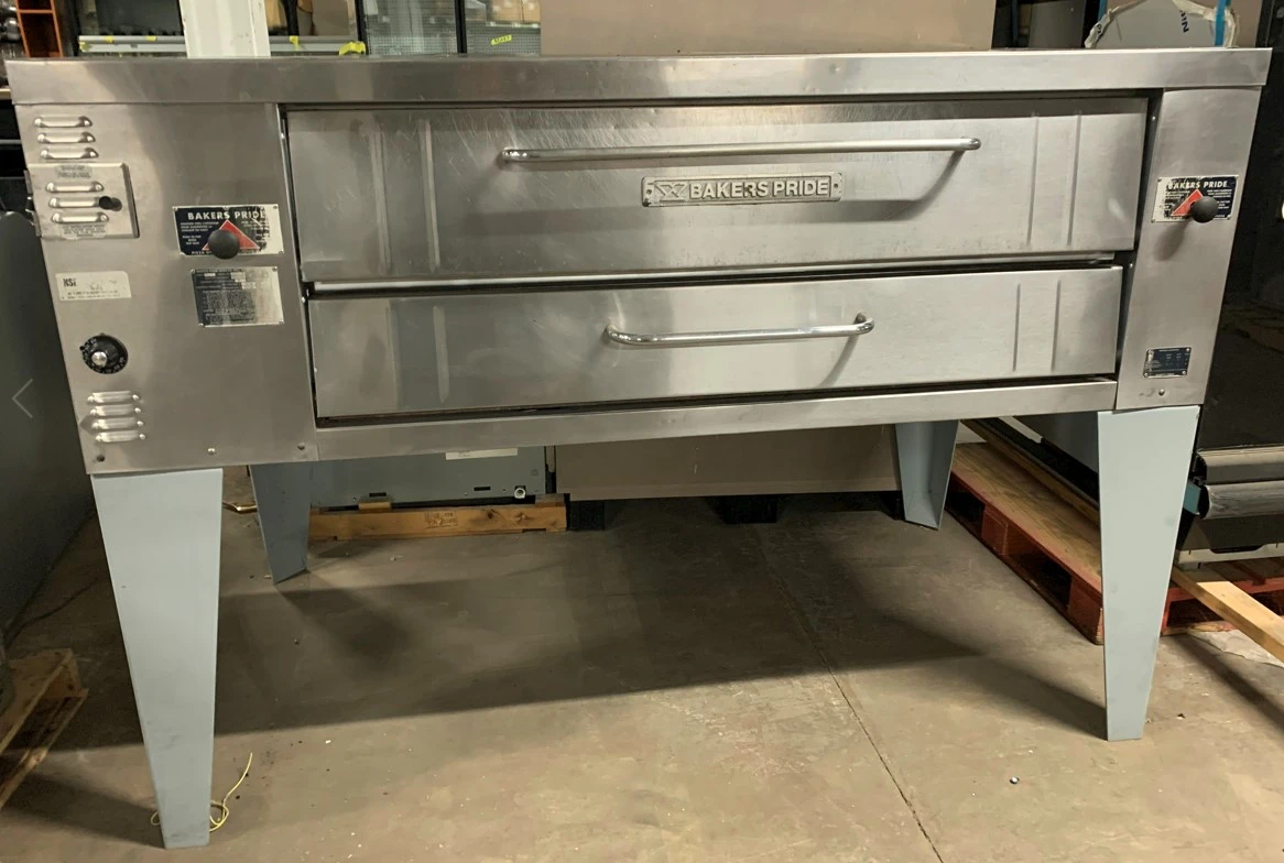 72-0237 Bakers Pride Y-600 Single Deck Natural Gas Pizza Oven