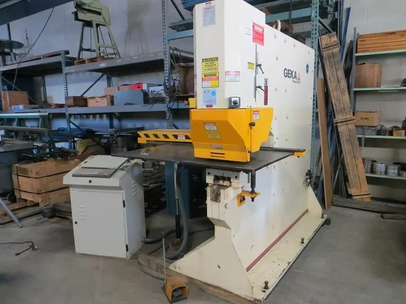 120 Ton Geka Hydraulic Single End Punch w/ CNC X-Y Positioning Table Model PUMA 110 H30 Semi PAXY