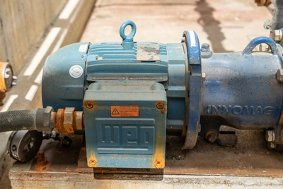 Wet methanol pump