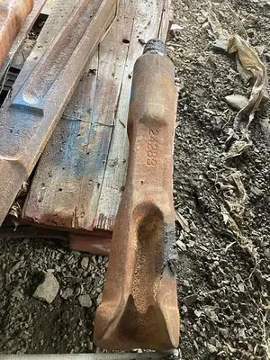 Used AFTERMARKET 5-1/2" X 25" CABLE TOOL CHISEL BIT Drills Pennsylvania US | East West Machinery & Drilling #1417232