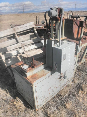 USED STAMPING MACHINE HYDRAULIC/PNUEMATIC