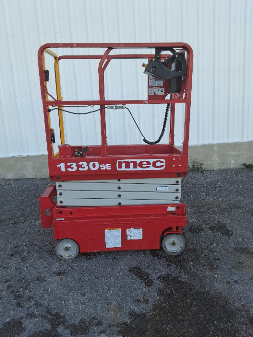 USED 2023 MEC 1330SE