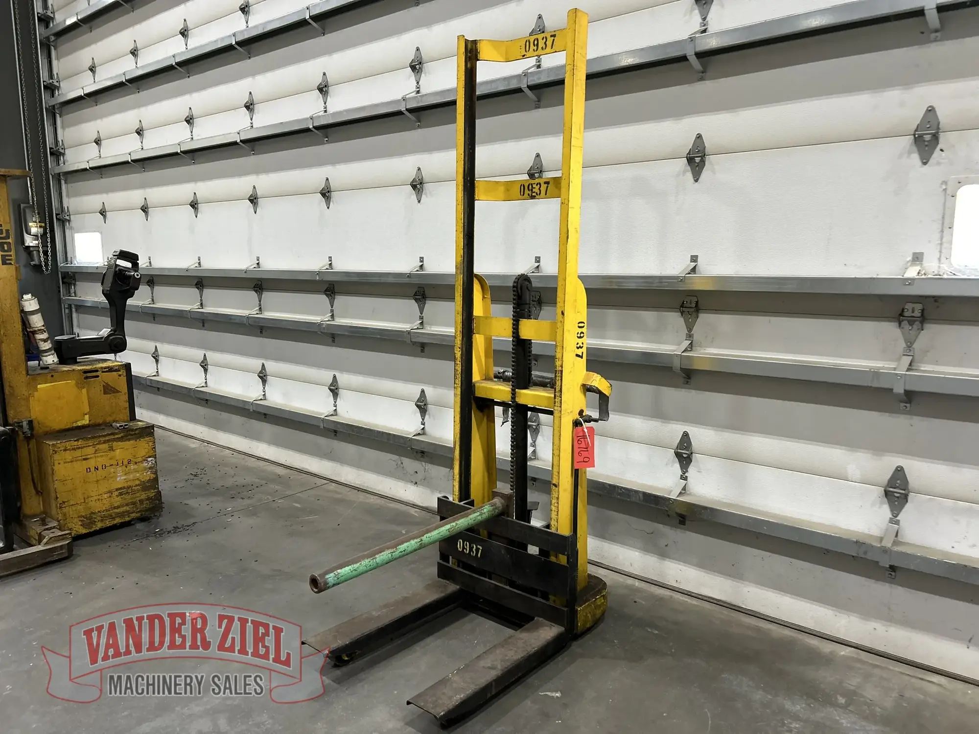 Used BIG JOE 2178 Pallet Stackers Michigan US | Vander Ziel Machinery Sales #483284