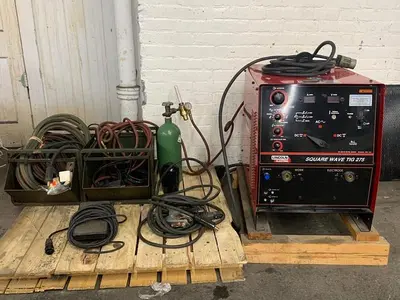 5916-300 Lincoln Electric Squarewave 275 TIG or Stick AC/DC Welder