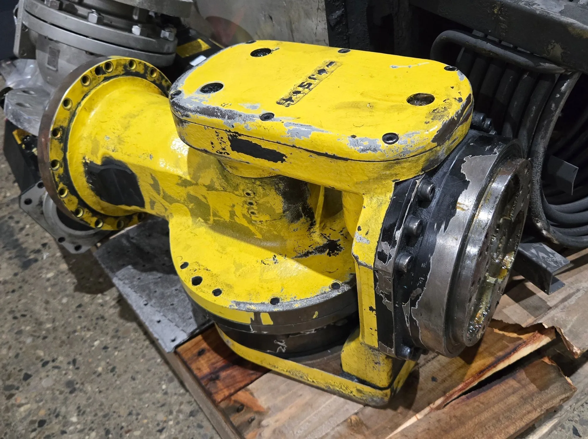 USED FANUC ROBOT WRIST