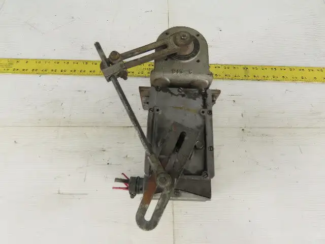 Barber-Colman EA57 Actuator 0.65A 120V 40W W/2-3706 1/2" NPT Valve