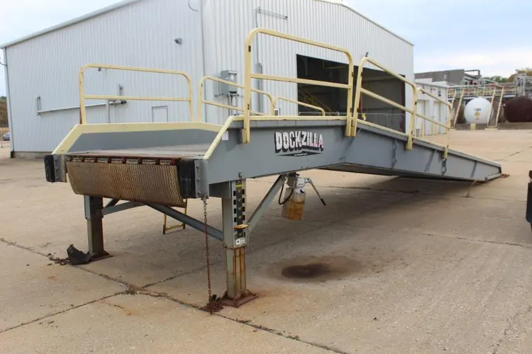 Leum Engineering LE 4180 Hydraulic Dock Ramp | Levy Recovery Group
