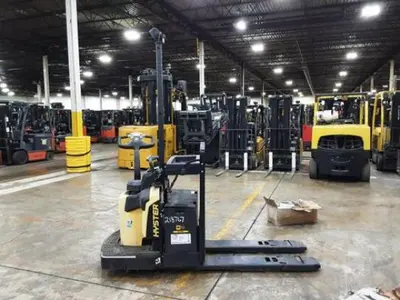 USED 2023 HYSTER B60ZAC2