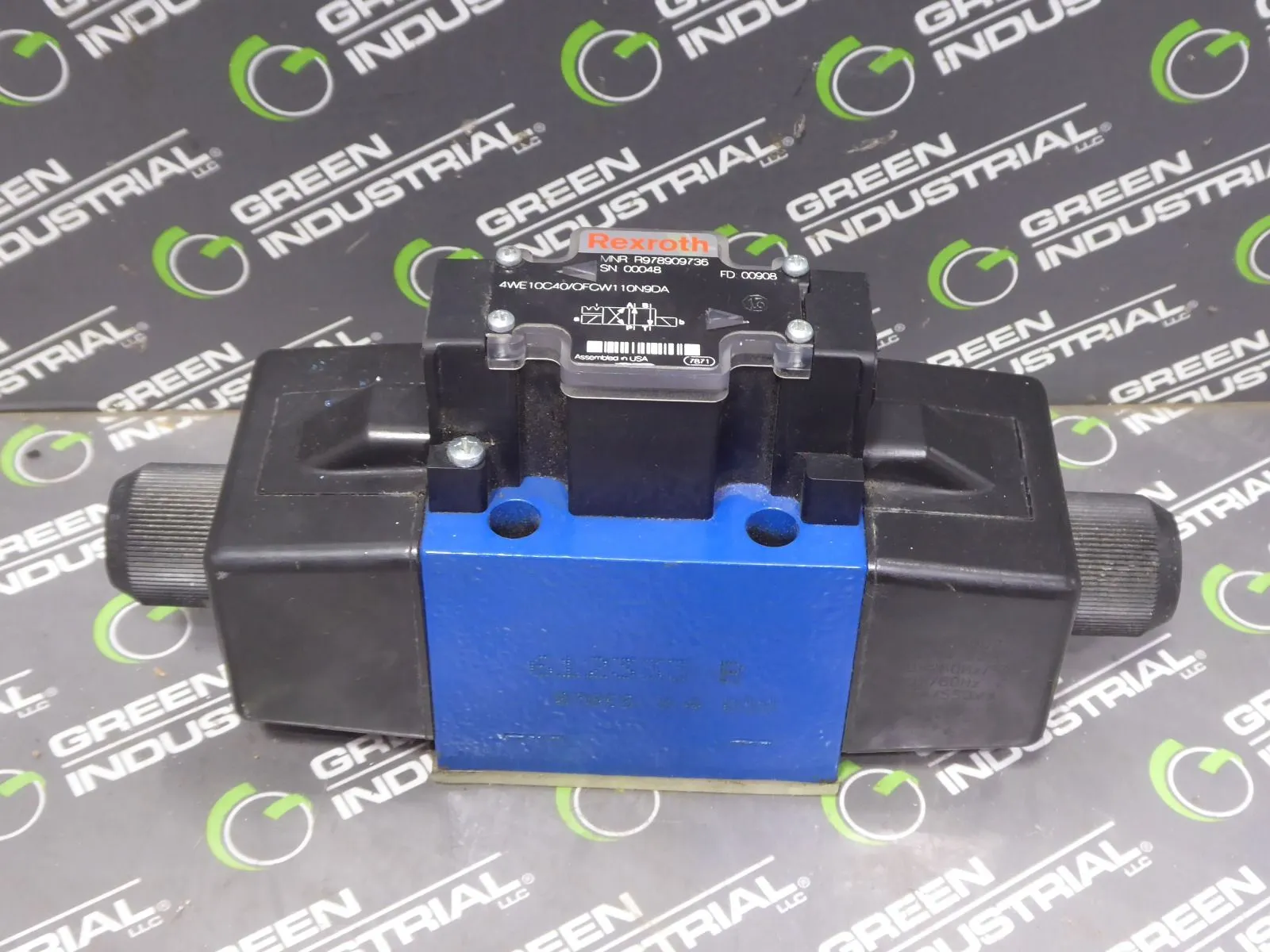 Rexroth R978909736 4-Way Directional Hydraulic Valve 4WE10C40/OFCW110N9DA Used