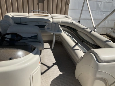 USED 2004 BENNINGTON 2280 RL