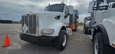 Used 2015 PETERBILT 567 Tractors & Trailers Texas US | Roll Off Truck World #1486373