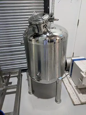 Small SS Vertical Tank