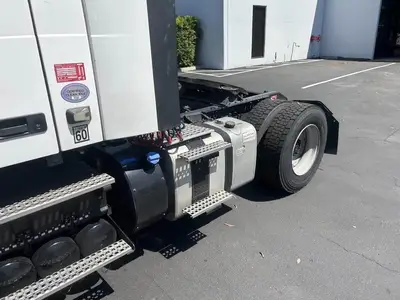 USED 2022 VOLVO VNR42T300