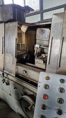 MOSCOW Universal Thread Grinder, in working condition, visible under power