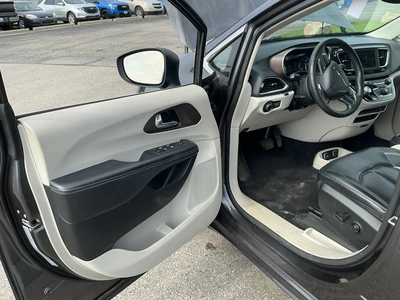 USED 2020 CHRYSLER VOYAGER