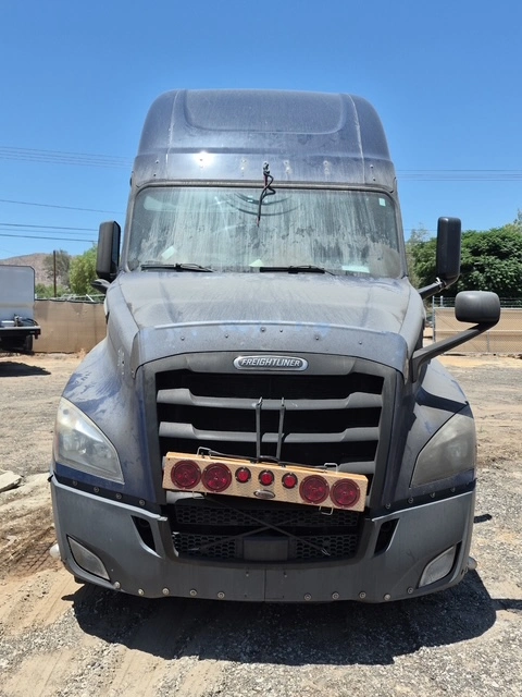 Used 2019 FREIGHTLINER CASCADIA Miscellaneous Trucks/Trailers California US | Revelation Machinery #1277596