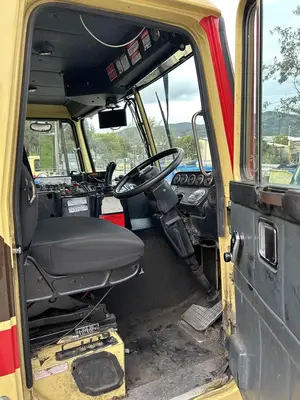 USED 2011 AUTOCAR XPEDITOR