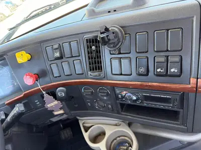 Used 2011 VOLVO VNL64T300 Conventional trucks California US | Ben Kaplan Equipment #1250886