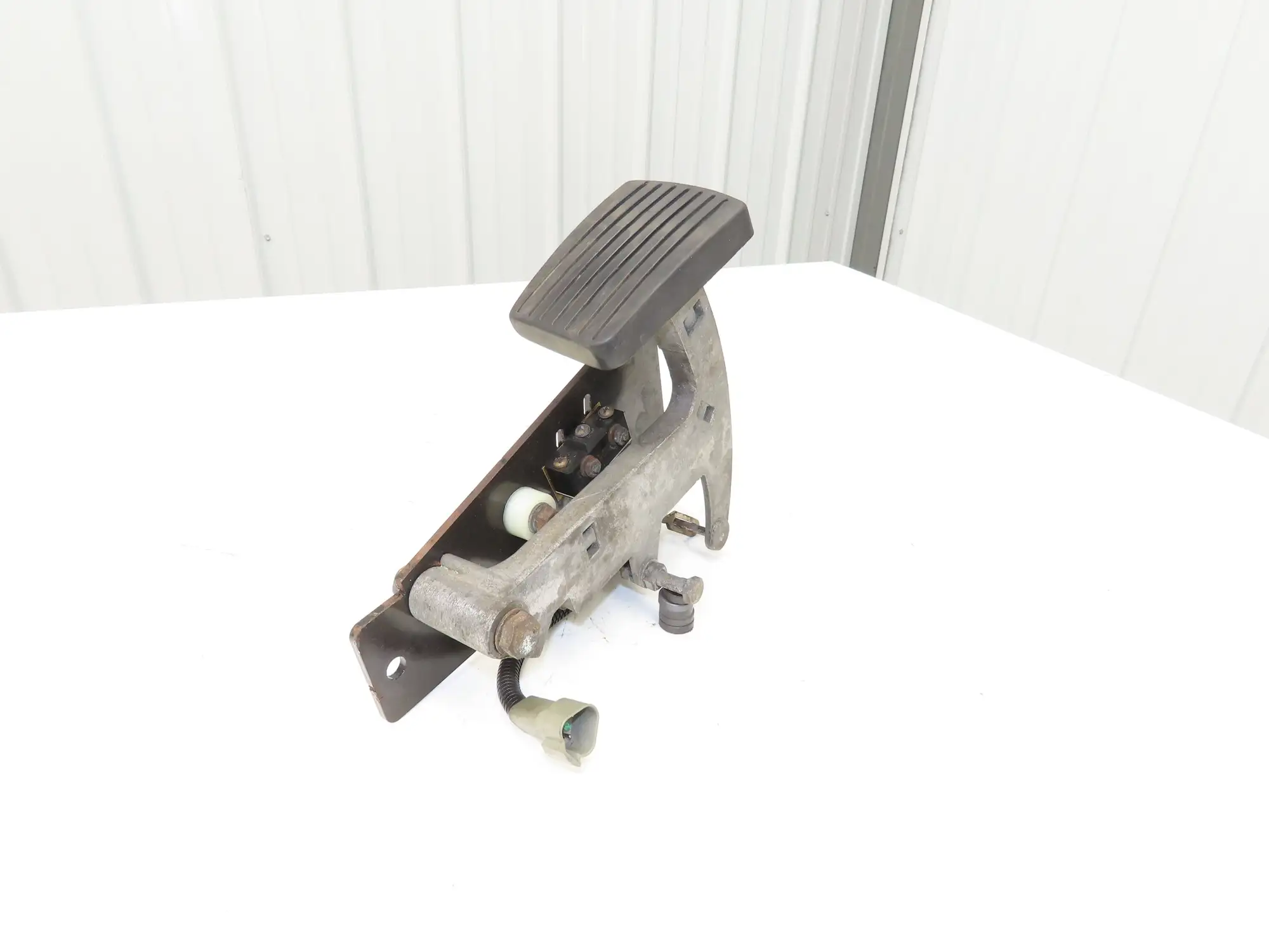 Hyster E60Z-33 Forklift Throttle Accelerator Pedal & Potentiometer