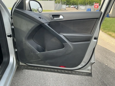 USED 2016 VOLKSWAGEN TIGUAN