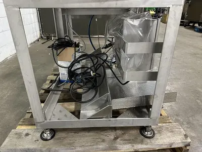 Vibratory Conveyor with Spray Nozzles
