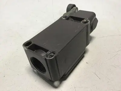 USED SCHMERSAL T4VH 335-02Z