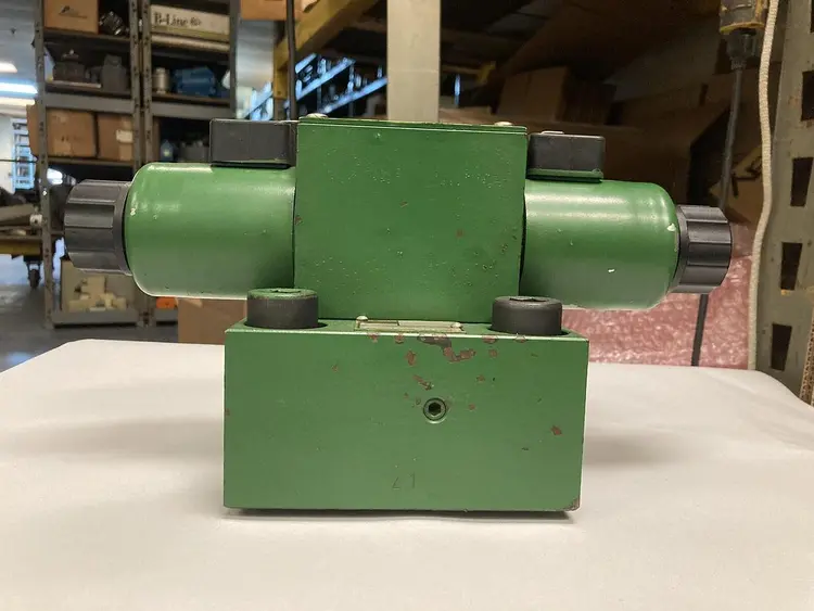 Used PARKER D3W6CNYWZ Pump & Valve Parts | Surplus Asset Holdings #1219970